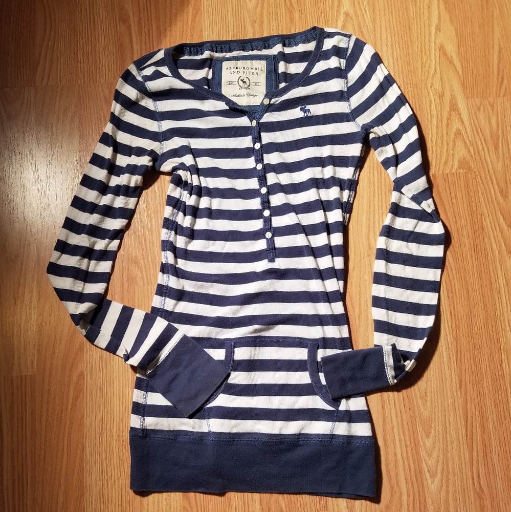 Abercrombie & Fitch long-sleeved shirt